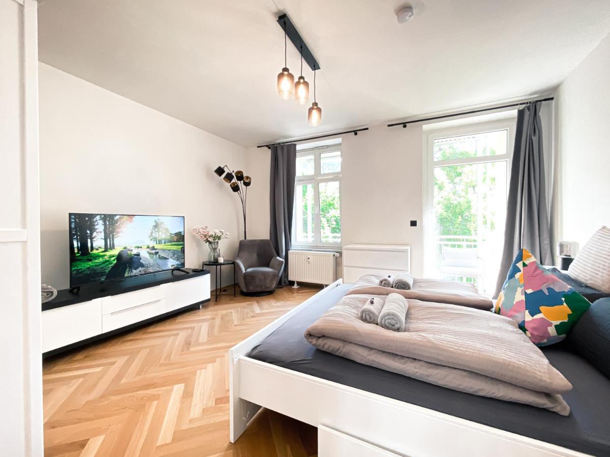 Zentrale Mit Parkplatz, 2 Schlafzimmern, Kueche, Waschmaschine & Balkon Лейпциг