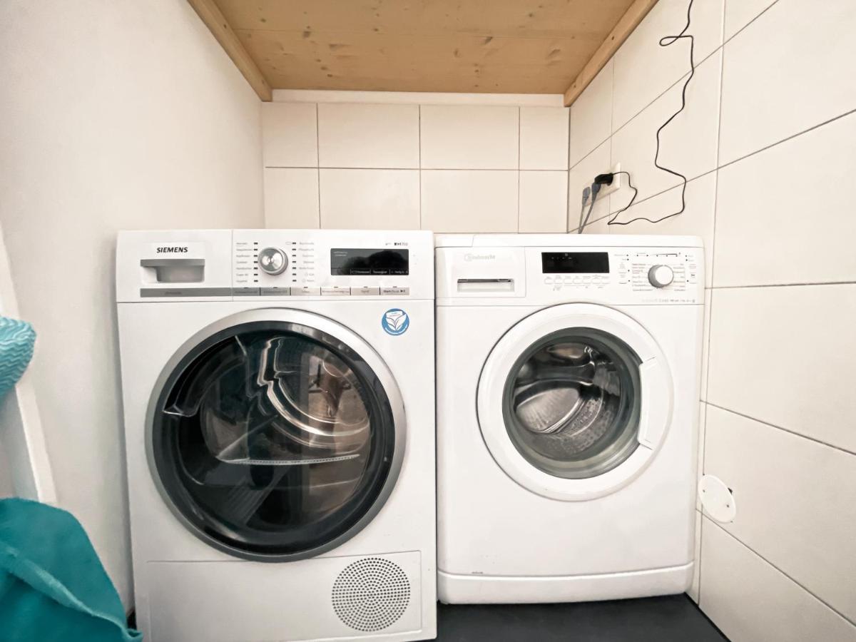 Zentrale Mit Parkplatz, 2 Schlafzimmern, Kueche, Waschmaschine & Balkon Апартаменты *